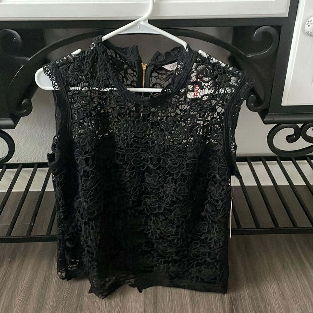 New still has tag, never worn. Large Black lined top